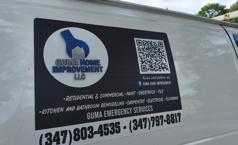 Car magnet de Guma Home Improvement LLC con QR, servicios y teléfonos.