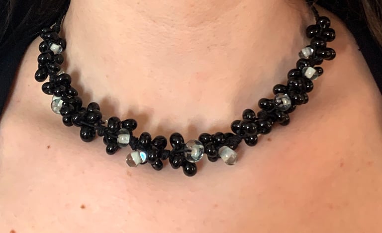 Collier noir profond 90 perles fines en verre de Murano