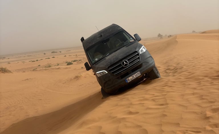 Offroad Reise durch die Wüste Marokkos mit Allrad Van