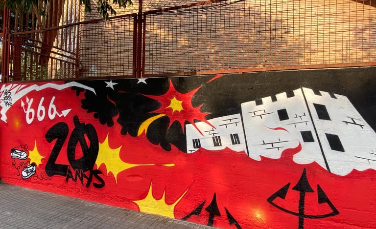 Graffiti mural de 20 metros para Diables la Roca, spray, arte urbano.