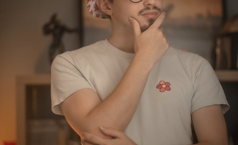 Photo de Raphaël VLR réfléchissant