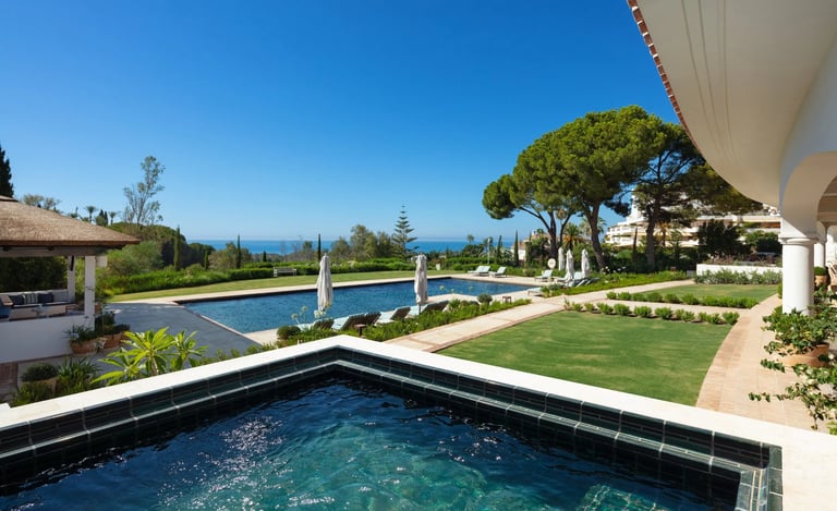 Infinity jacuzzi at Villa La Gratitud with sea-facing garden views