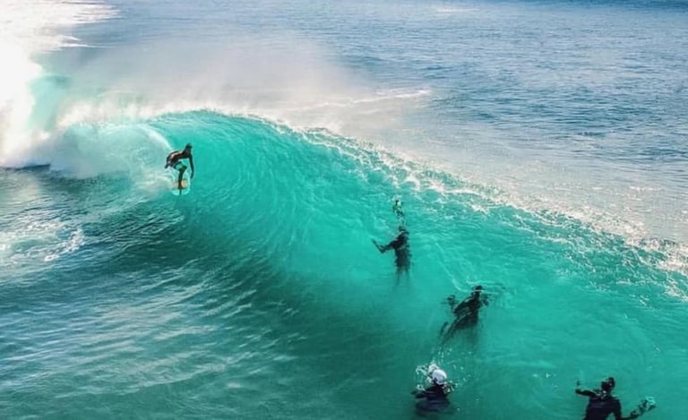 Surf in Padang Padang Beach