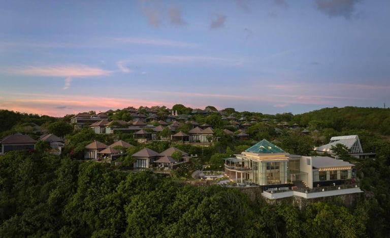 Umana Bali LXR by Hilton – A Cliffside Sanctuary of Ultra-Luxury