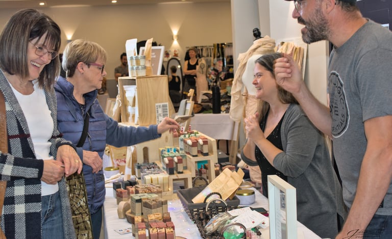 La rencontre public et artisans au Local Artisan, ici en 2022