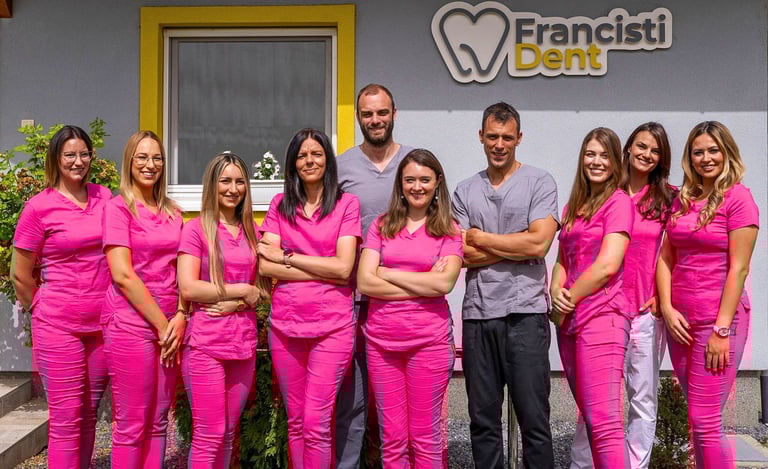 Tím francisti dent kisač zuby do srbska