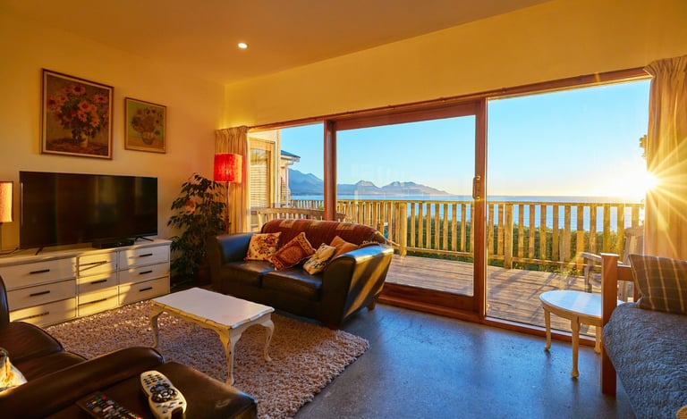The Cottage lounge with ocean and mountain views in Kaikōura