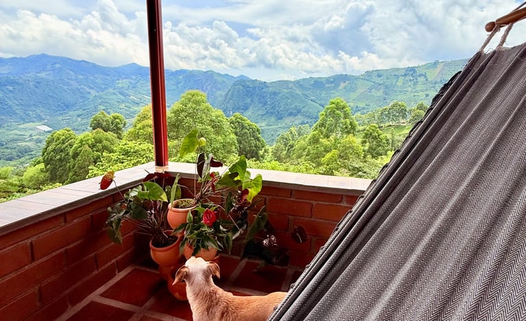 Hamaca, vista a las majestuosas peñas de Guática Risaralda