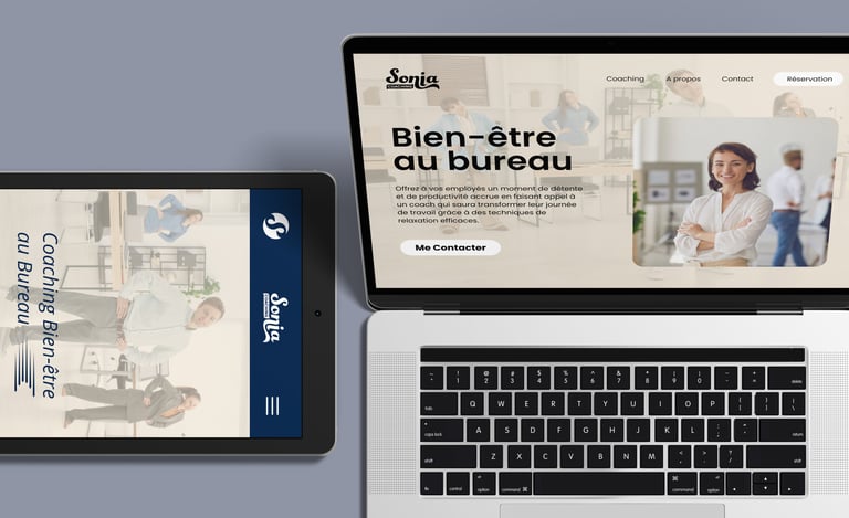 Conception web responsive pour coach affichée sur un ordinateur portable et une tablette.