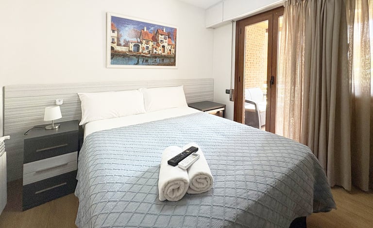 Habitación doble con balcón privado en Berceo Rooms, Logroño