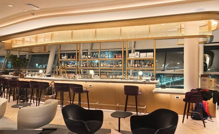 Chase Sapphire Lounge JFk bar are with seating in Terminal 4