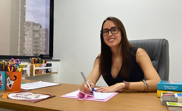 Psicóloga Marcela Marys - Especialista em atendimento de crianças e adolescentes