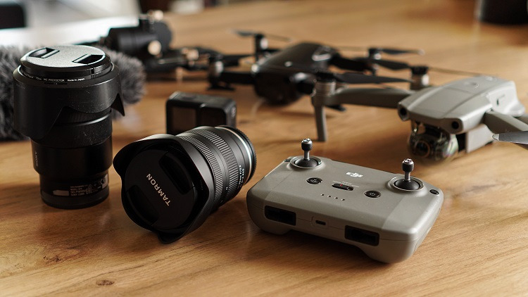 Cliquer pour voir mon matériel : Drone, caméras et objectifs