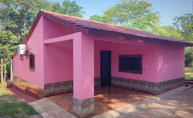 Rosa Haus zum Mieten in Colonia Independencia , Paraguay