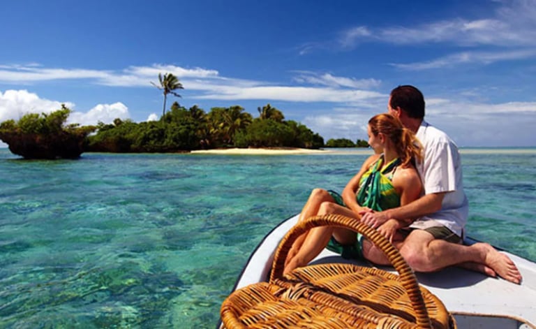 Sugarbaby young beautiful student for Sugardaddy luxury travel to a private island concierge service