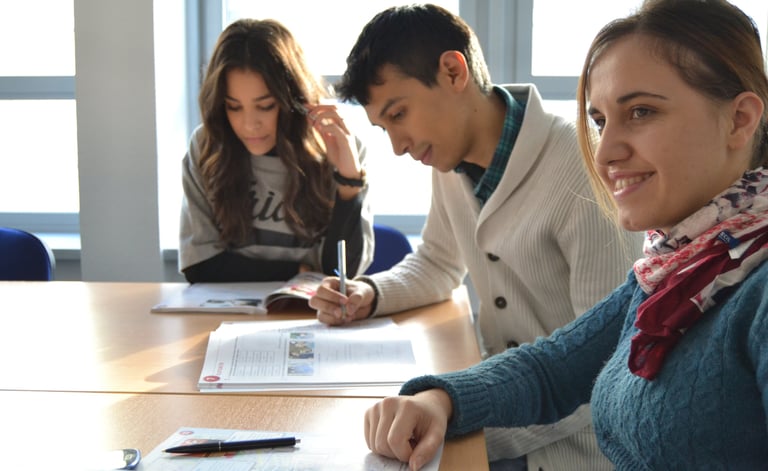 Estudiantes en sesión de clase