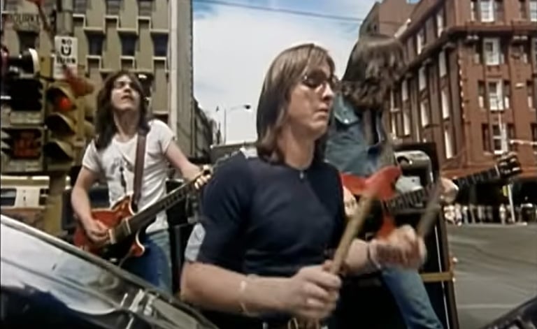 Chords for beginners: AC / DC - It's a long way to the top