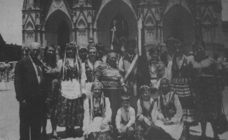 Polacos de Llavallol en la década del '80 visitando la Basílica de Luján