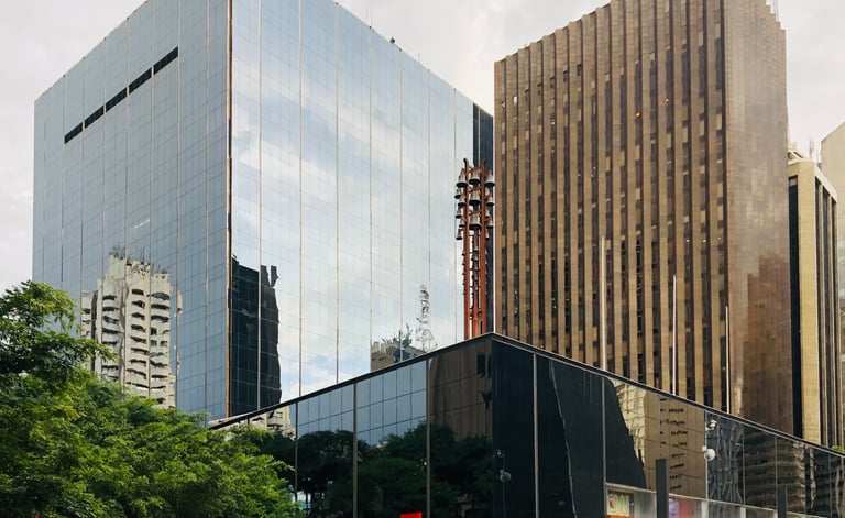 Fachada do Edifício Brazilian Business Center, em São Paulo. Copyright Fábio Polli Rodrigues, 2021.