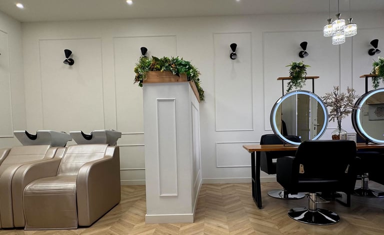 Imagen del salón en la zona de los tratamientos capilares y de los colores