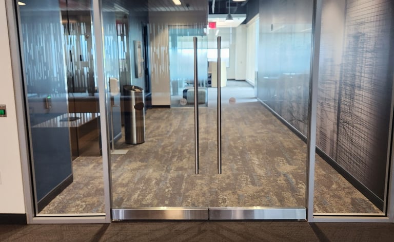 commercial glass replacement company