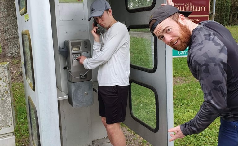 Superman in seiner Telefonzelle