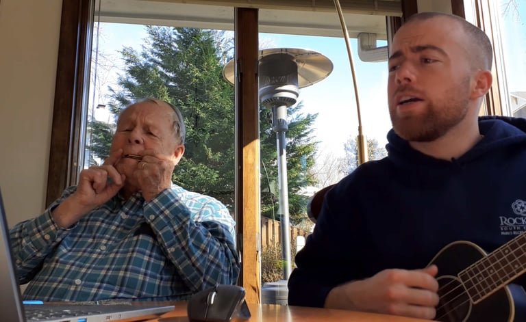 Ein Liedchen mit Opa singen