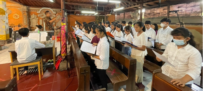 Koor Sekami Tuka di Paroki Tuka Hari Anak Misioner 2023