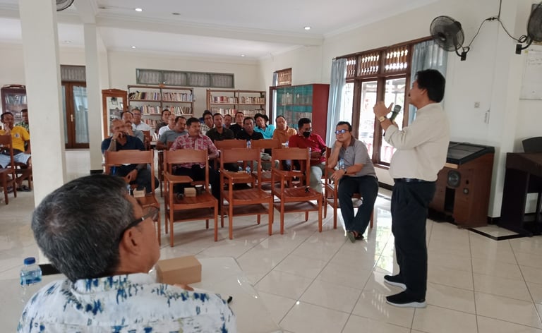 Tokoh Bapak Edi Winarta memberikan penjelasan tentang status warisan tanah