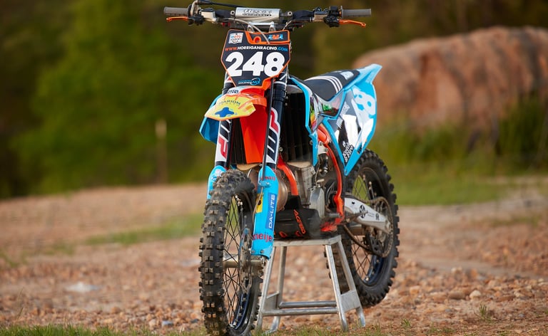 Decallab Custom Graphics 2018 KTM 450 SFX Front View LARGE_10A5703