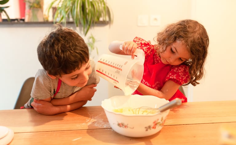 Les enfants cuisinent en beaujolais