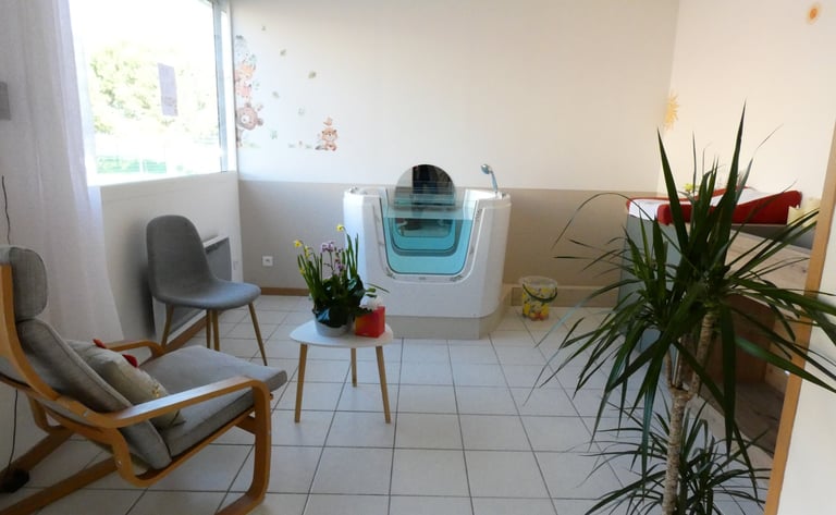 Baignoire couche hydrothérapie bébé Léguevin 