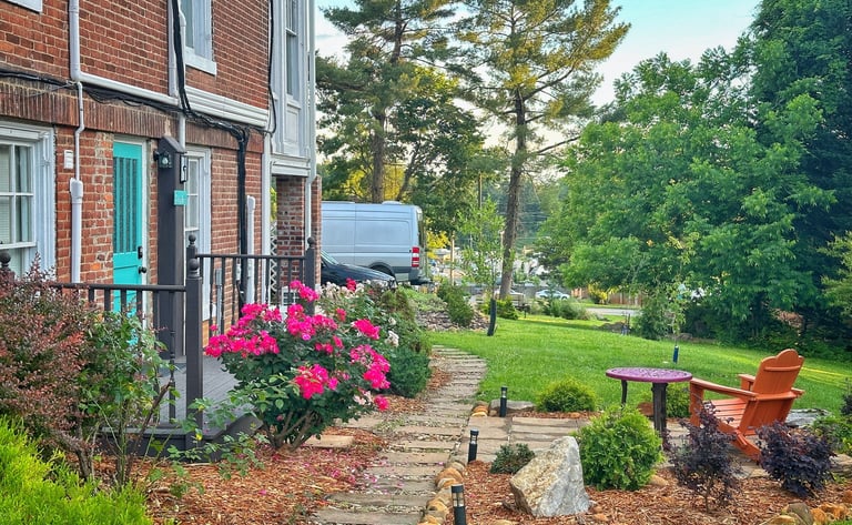 side garden at 2123 rivermont apartments