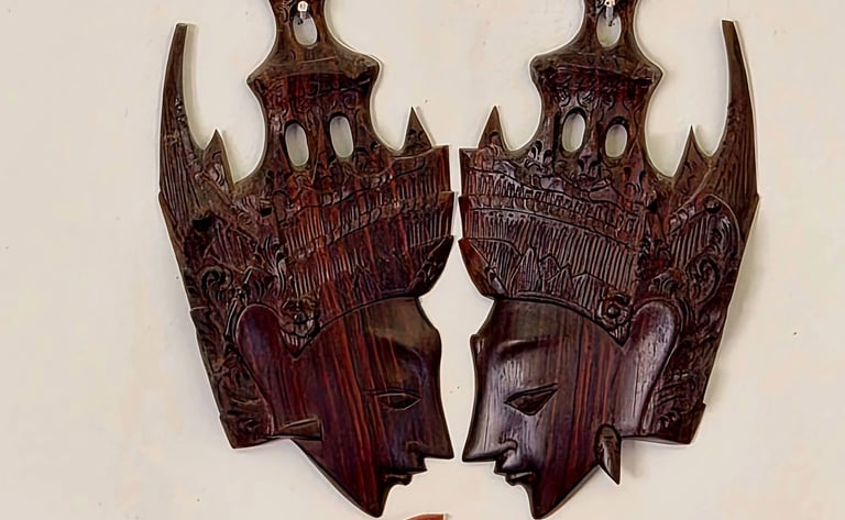 Maschere in legno artigianato balinese ricordo di un viaggio Bali anni '80.