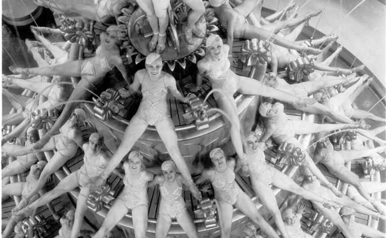 Human fountain of chorus girls in “By a Waterfall” from Footlight Parade (1933).