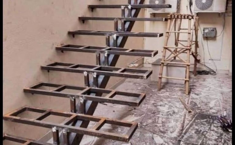 escalera metalica o en aluminio casement with a ladder and a ladder