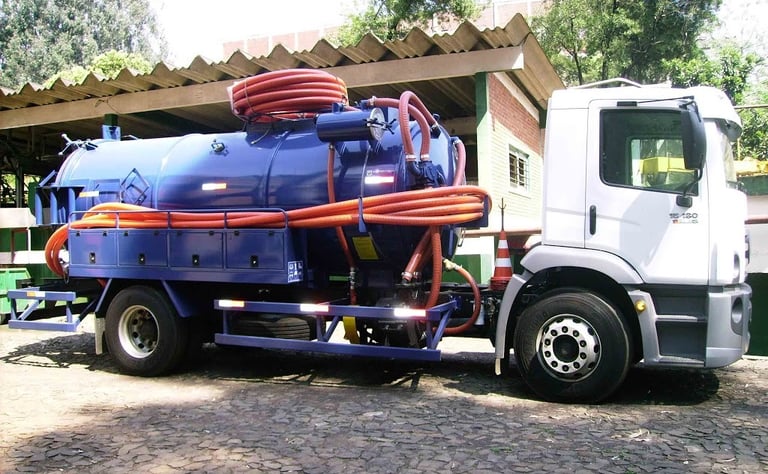 caminhão de desentupimento