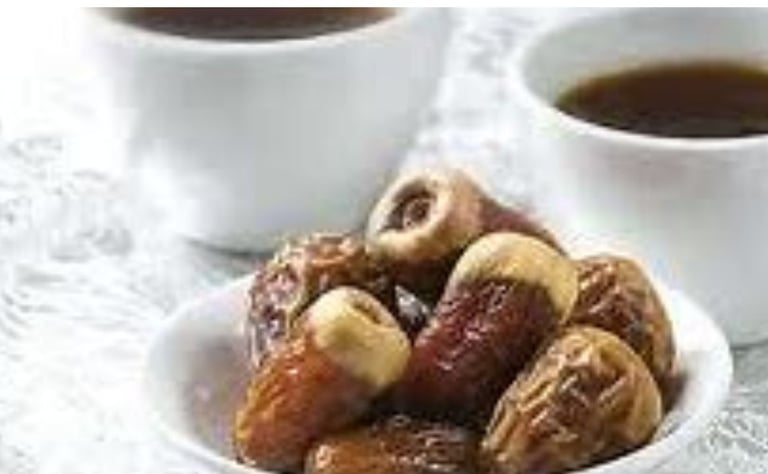 الصيام والافطار على تمر