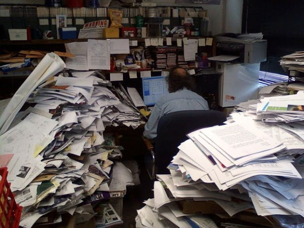 bureau désordonné