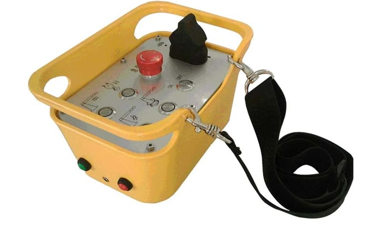 Single-ratio wireless remote control for truck crane