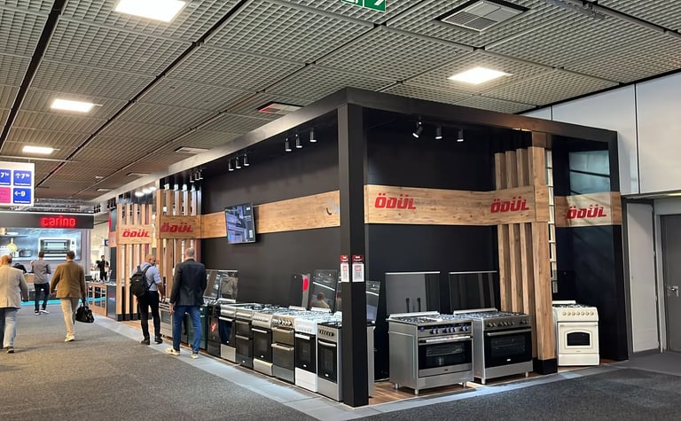 Odul booth ,Premium anthracite structure with bespoke wood accents and professional lighting for home appliances.