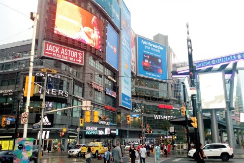 toronto-dundas-square