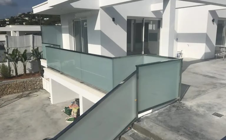 Carpintería metálica en Ibiza: barandillas, rejas y estructuras de acero inoxidable y aluminio