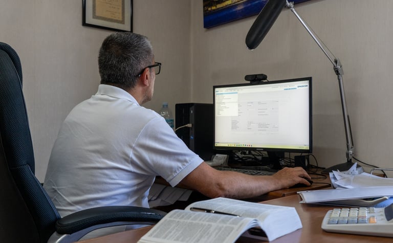 consulente del lavoro a cagliari che usa il pc