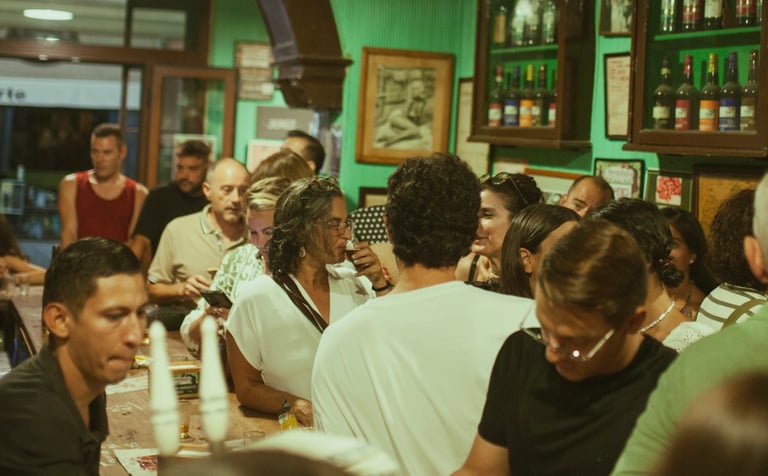 Los tabancos es Jerez son muy frecuentados por sus vinos y los espectáculos de flamenco.