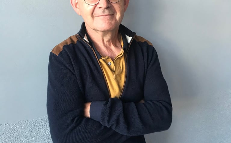 Portrait de Philippe LE GLOUET professeur de guitare de l’Association Musicale de Caudan