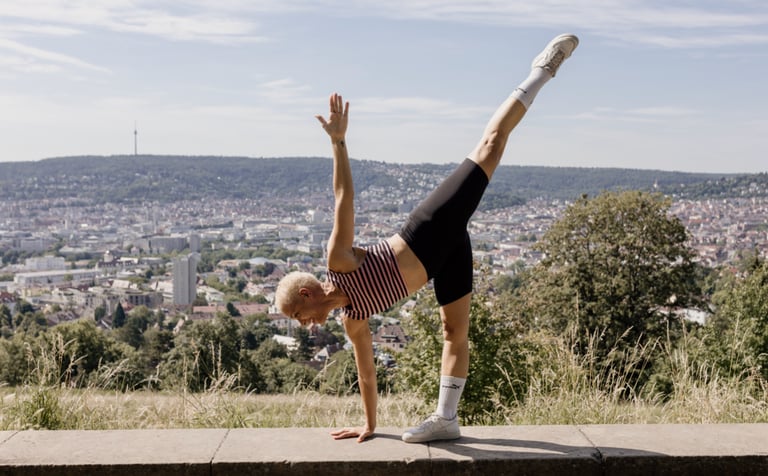 Vinyasa Yoga Kurs klein A Stuttgart – fließender Krieger Standing Split-Sequenz
