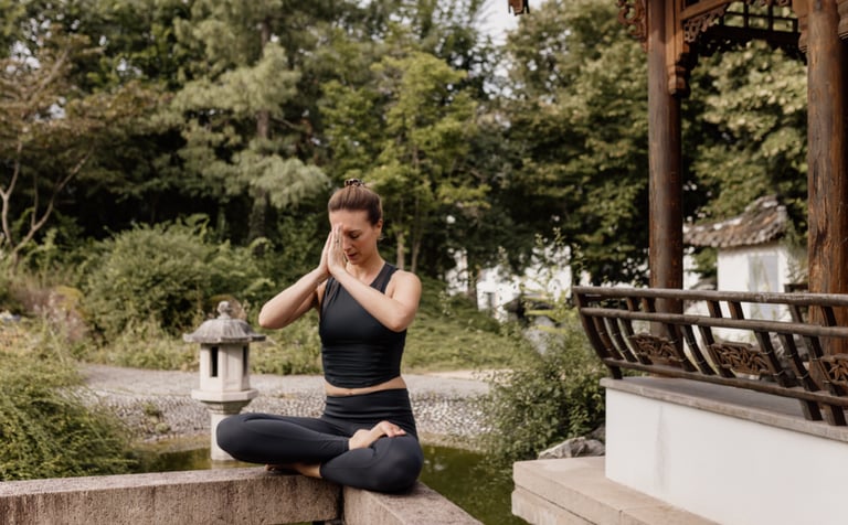 Yoga Sanft Stuttgart - Teilnehmerin in entspannter Pose