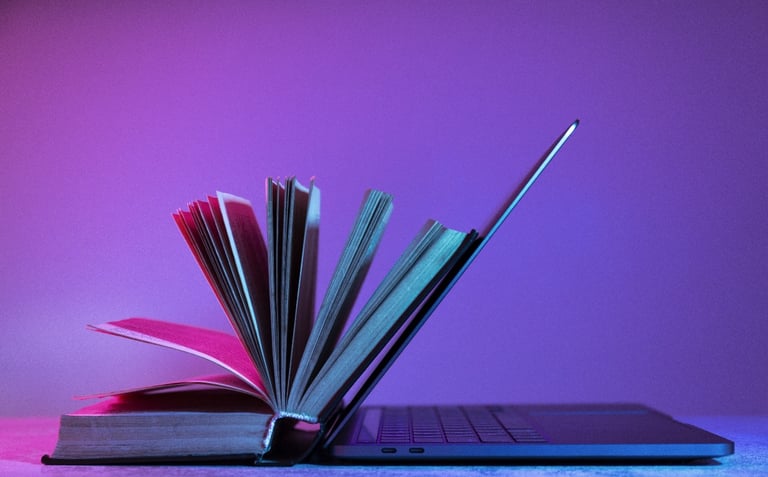 libro con con laptop