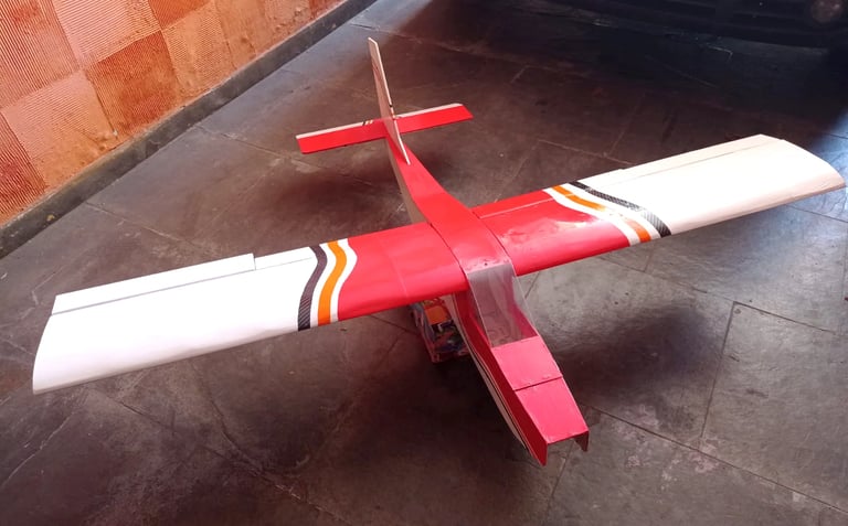 avião de aeromodelismo Tractor
